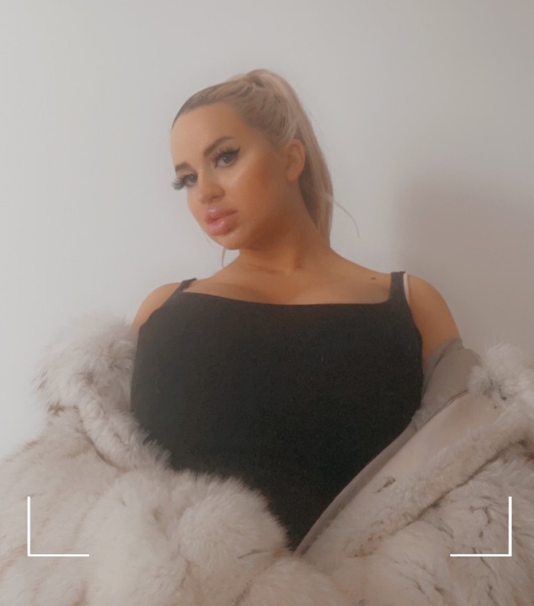 Jessy Bunny Wanita yang Terobsesi Jadi Barbie Terobsesi jadi barbie, Jessy Bunny melakukan oplas dan operasi payudara. Yuk kita lihat bagaimana penampakannya!