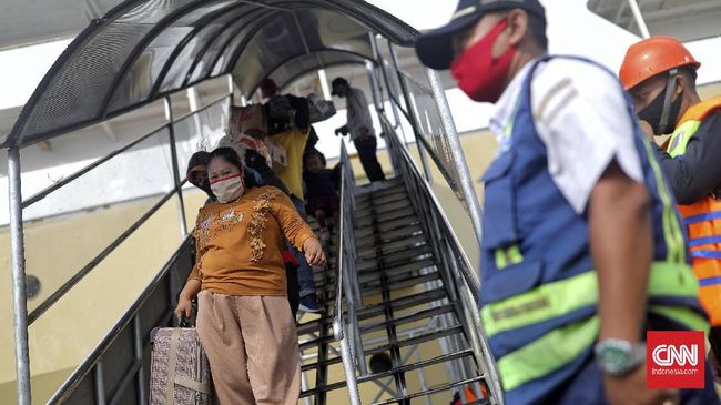 Kapal Laut Bisa Angkut Penumpang hingga Kapasitas 100 Persen Pemerintah mengizinkan kapal laut mengangkut penumpang dengan kapasitas 100 persen di wilayah dengan level PPKM 1 dan 2.