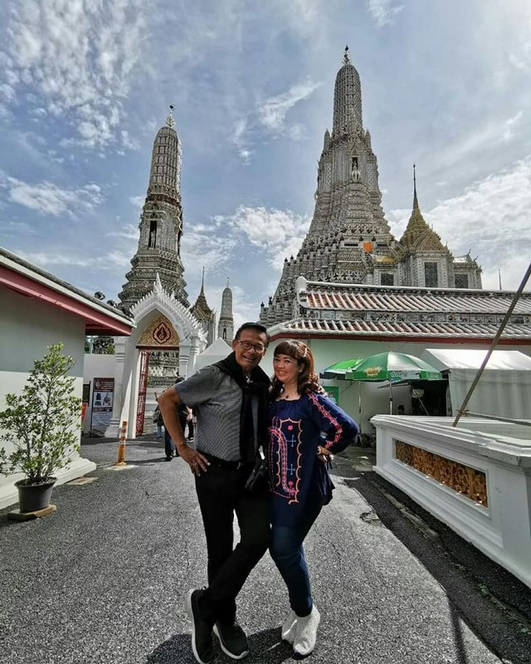 Kenangan Terakhir Koes Hendratmo dan Sang Istri Tercinta Istri presenter senior Koes Hendratmo meninggal dunia. Yuk kita tengok lagi kenangan mereka berdua!