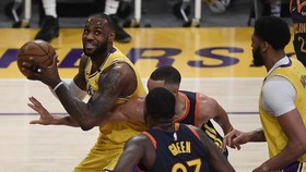 Menang Lawan Warriors, Lakers Lolos Playoff NBA