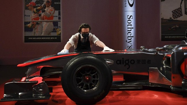 FOTO: Mobil Balap Lewis Hamilton Dilelang Rp100 Miliar