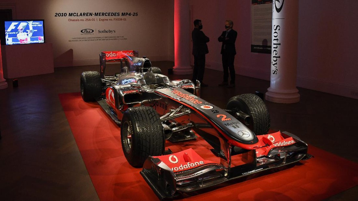 FOTO: Mobil Balap Lewis Hamilton Dilelang Rp100 Miliar