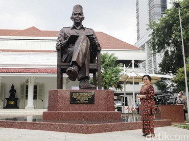 Daftar 9 Lokasi Patung Bung Karno di Indonesia, di Indramayu Lagi Heboh