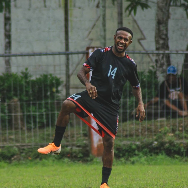 Pesepakbola Alih Profesi Jadi PNS Deretan Pesepakbola yang alih profesi menjadi seorang PNS