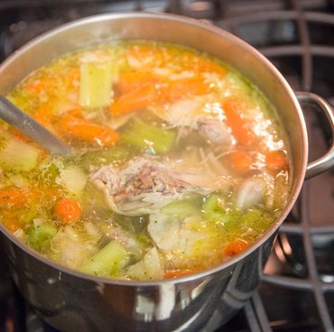 Wanita Curhat ke Suami Nggak Bisa Masak Sayur Sop, Warganet Malah Ramai Nyinyir