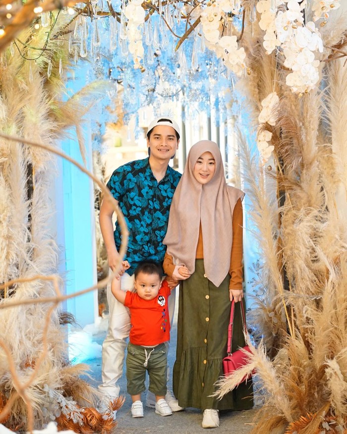 Setahun berselang setelah pernikahannya, mereka dikaruniai momongan yang diberi nama Muhammad Yusuf Alvin Ramadhan. (foto: instagram.com/alvin_411)
