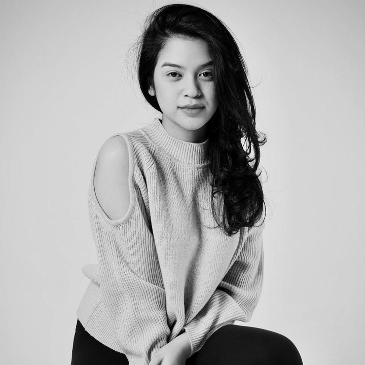 <p>Banyak lho netizen yang memuji kecantikan Shanna sama seperti Bunda Iis Sugianto. Bahkan, ada yang bilang kayak adik kakak. "<em>Seperti kakak adik..Shana dengan mbak Iis..sama sama cantik..,</em>" tulis seorang netizen. (Foto: Instagram @shannamiaziza)</p>