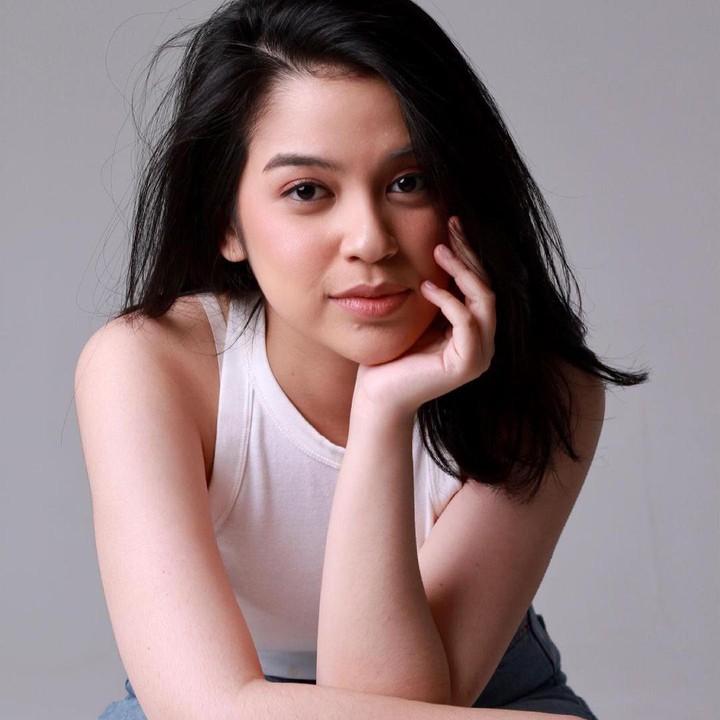 <p>Tak hanya itu, Shanna berbakat juga nih pose sebagai model. Hmm.. jadi penasaran apakah putri bungsu Iis Sugianto ini bakal terjun di dunia hiburan seperti bundanya atau tidak. (Foto: Instagram @shannamiaziza)</p>