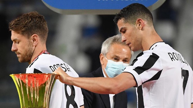 Masa depan Andrea Pirlo dan Cristiano Ronaldo bakal dinanti di Juventus usai musim ini berakhir.