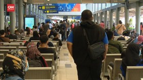 VIDEO: Arus Balik Penumpang di Stasiun Senen Mulai Berkurang