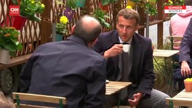 VIDEO: Lockdown Prancis Dilonggarkan, Macron Ngopi di Kafe