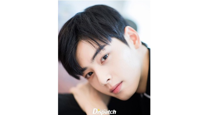 Tidak cuma tampan, Cha Eun Woo juga punya prestasi yang baik di bidang akademik, olahraga, serta menguasai bahasa Inggris / foto: instagram.com/koreadispatch