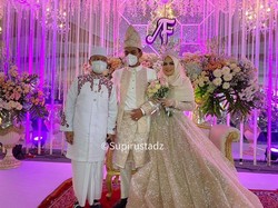 Riasan Wajah Fatimah Az Zahra Istri UAS Saat Resepsi Jadi Sorotan