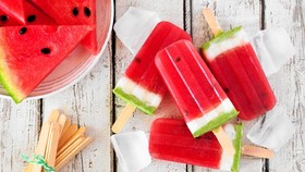 Resep Praktis Es Loli Semangka Mint untuk Atasi Cuaca Panas