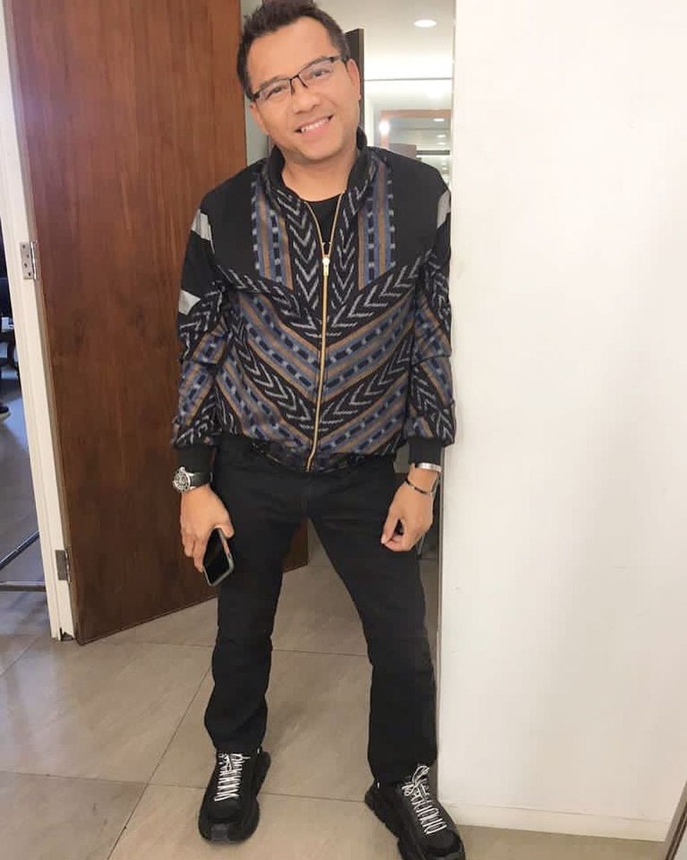 Dunia politik memang mencuri perhatian masyarakat. Tak terkecuali para artis, yuk simak siapa saja artis yang terjun ke dunia politik?