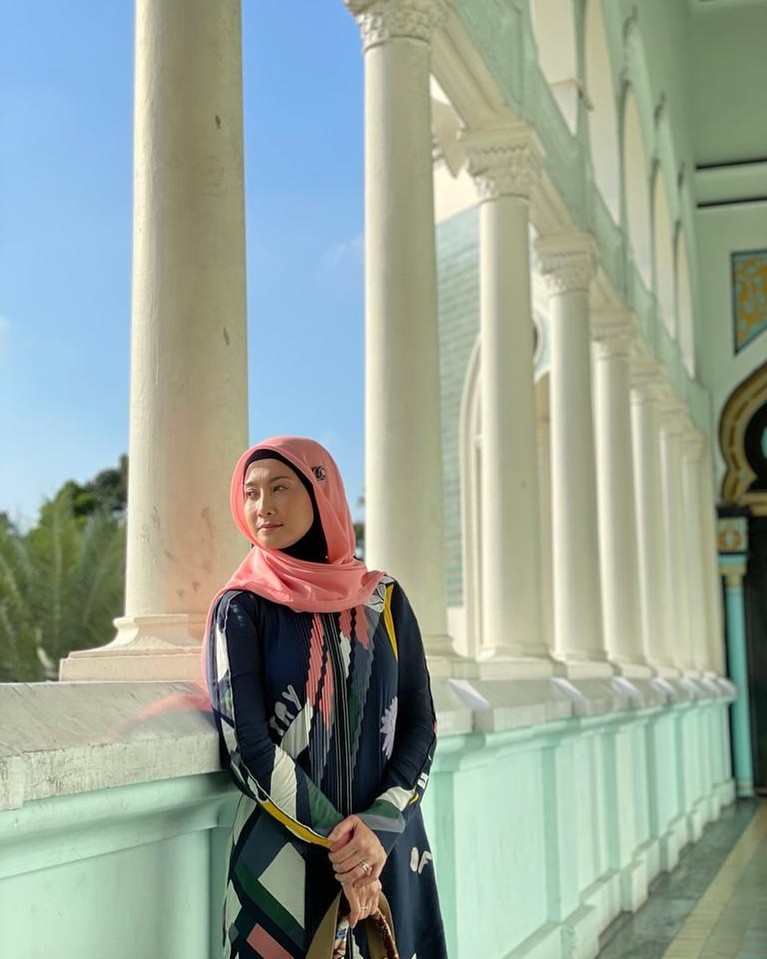 Artis yang Terjun ke Dunia Politik Dunia politik memang mencuri perhatian masyarakat. Tak terkecuali para artis, yuk simak siapa saja artis yang terjun ke dunia politik?