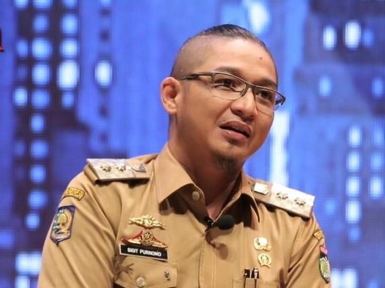 Artis yang Terjun ke Dunia Politik Dunia politik memang mencuri perhatian masyarakat. Tak terkecuali para artis, yuk simak siapa saja artis yang terjun ke dunia politik?