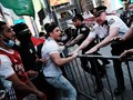 FOTO: Baku Hantam Pedemo Palestina dan Israel di Times Square