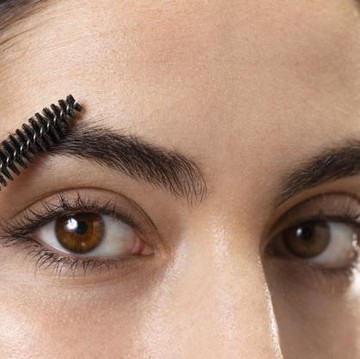 img-title Browcara VS Pensil Alis, Temukan yang Paling Cocok untuk Alismu!