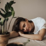 Biar Nggak Selalu Tepar, Coba Terapkan 5 Cara Sederhana Ini Mengurangi Rasa Lelah Setelah Bekerja Seharian!