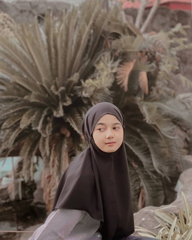Seleb TikTok asal Aceh yang bernama Cut Rauzha Amalia mencuri perhatian karena fotonya sering di pajang di bak truk. Yuk kita intip!