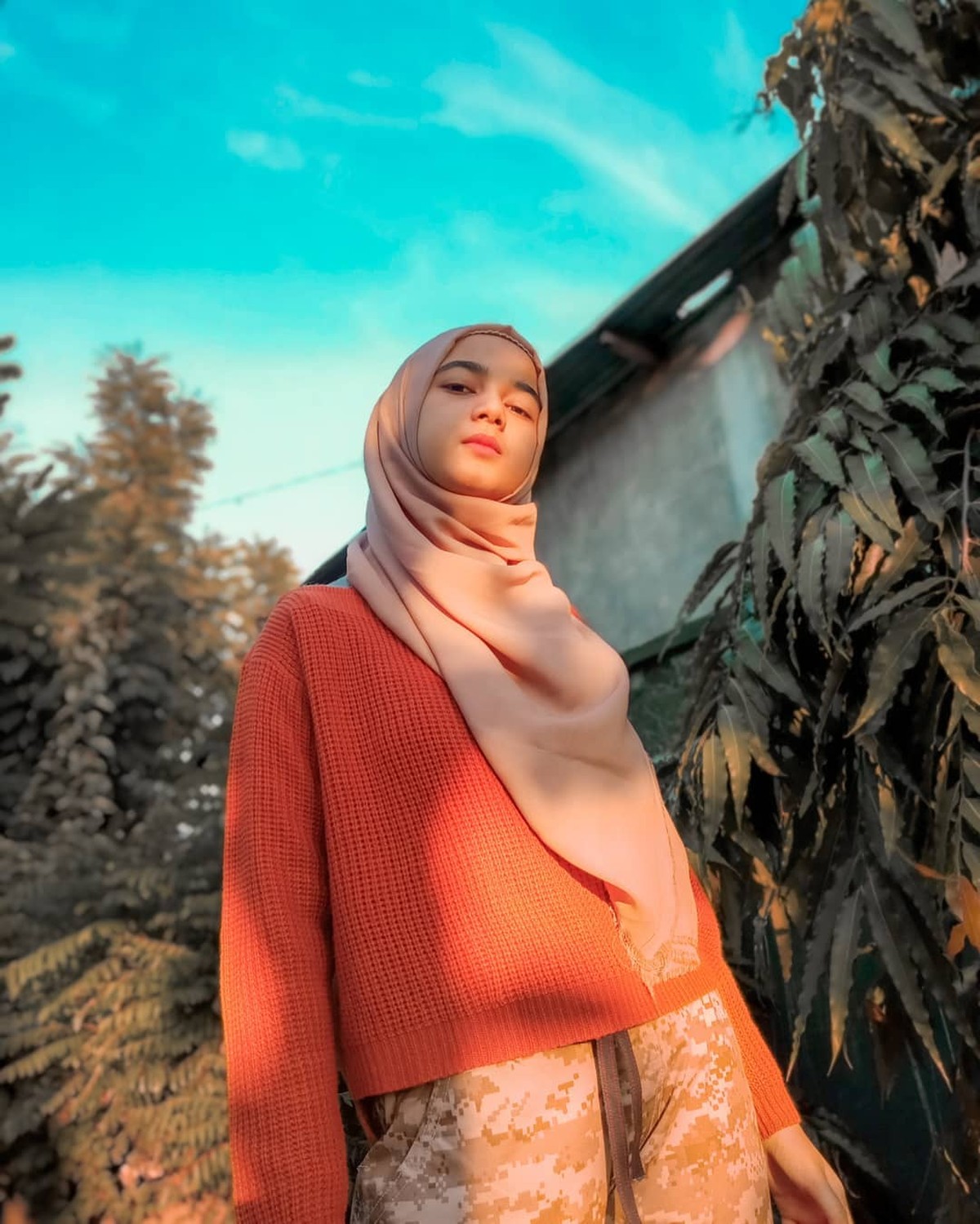 Seleb TikTok asal Aceh yang bernama Cut Rauzha Amalia mencuri perhatian karena fotonya sering di pajang di bak truk&period; Yuk kita intip&excl;