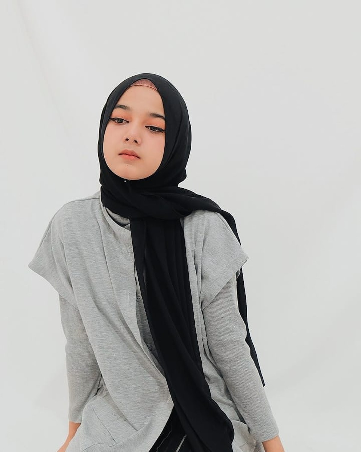 Seleb TikTok asal Aceh yang bernama Cut Rauzha Amalia mencuri perhatian karena fotonya sering di pajang di bak truk&period; Yuk kita intip&excl;