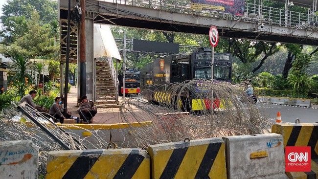 Polisi yang mengawal unjuk rasa warga Papua di Patung Kuda, Jakarta, menyebut aksi hanya diiikuti 10 orang.
