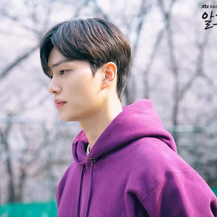 <p>Song Kang pernah berperan sebagai Park Jae On dalam drama Korea <em>Nevertheless</em>, seorang pria red flag karena takut membuat komitmen dengan satu perempuan hingga menyakiti banyak hati. (Foto: JTBC)</p>