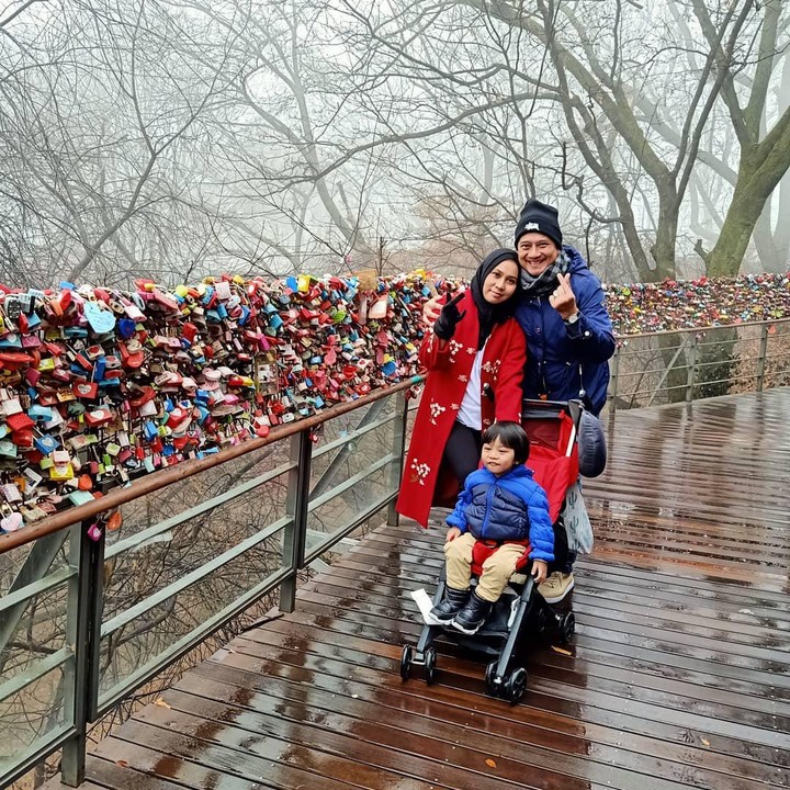 <p>Elvano Arelian Fadilla merupakan anak Ivan Fadilla dengan istri keduanya, Sarni usai menikah di 2016. Seperti diketahui, Ivan dan Venna Melinda telah bercerai di 2013. (Foto: Instagram: @elvanoarelian11)</p>