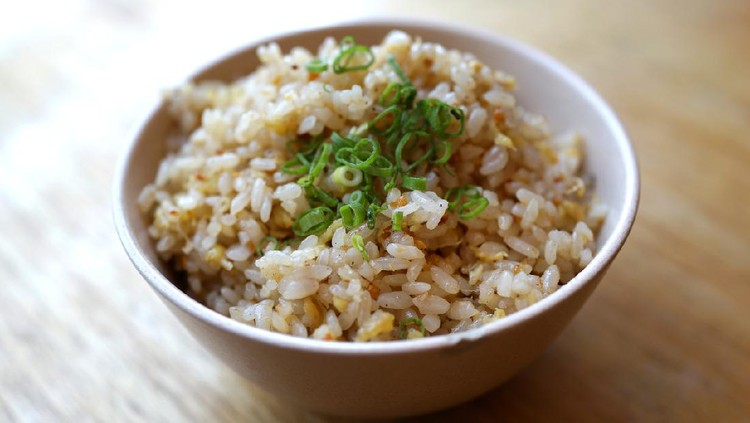 Close up a bowl of Japanese garlic fried rice