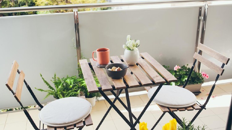 Having brunch at home on early morning, healthy food. Spring time.