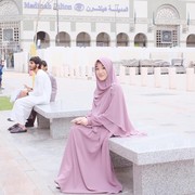 5 Gaya Busana Feminin dan Manis ala Larissa Chou