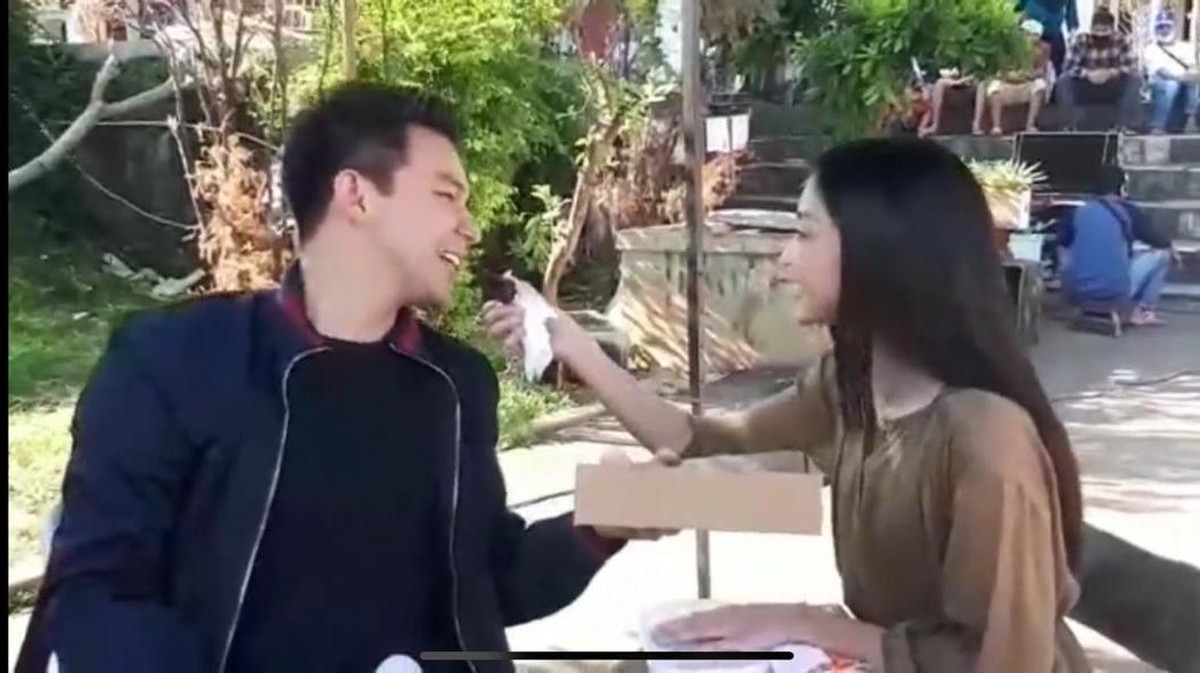 Jonathan Frizzy dan Ririn Dwi Ariyanti belakangan menjadi sorotan publik&period; Yuk kita intip momen potret berdua&excl;