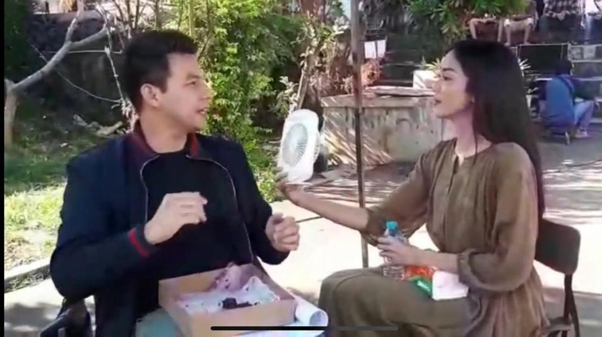 Jonathan Frizzy dan Ririn Dwi Ariyanti belakangan menjadi sorotan publik&period; Yuk kita intip momen potret berdua&excl;