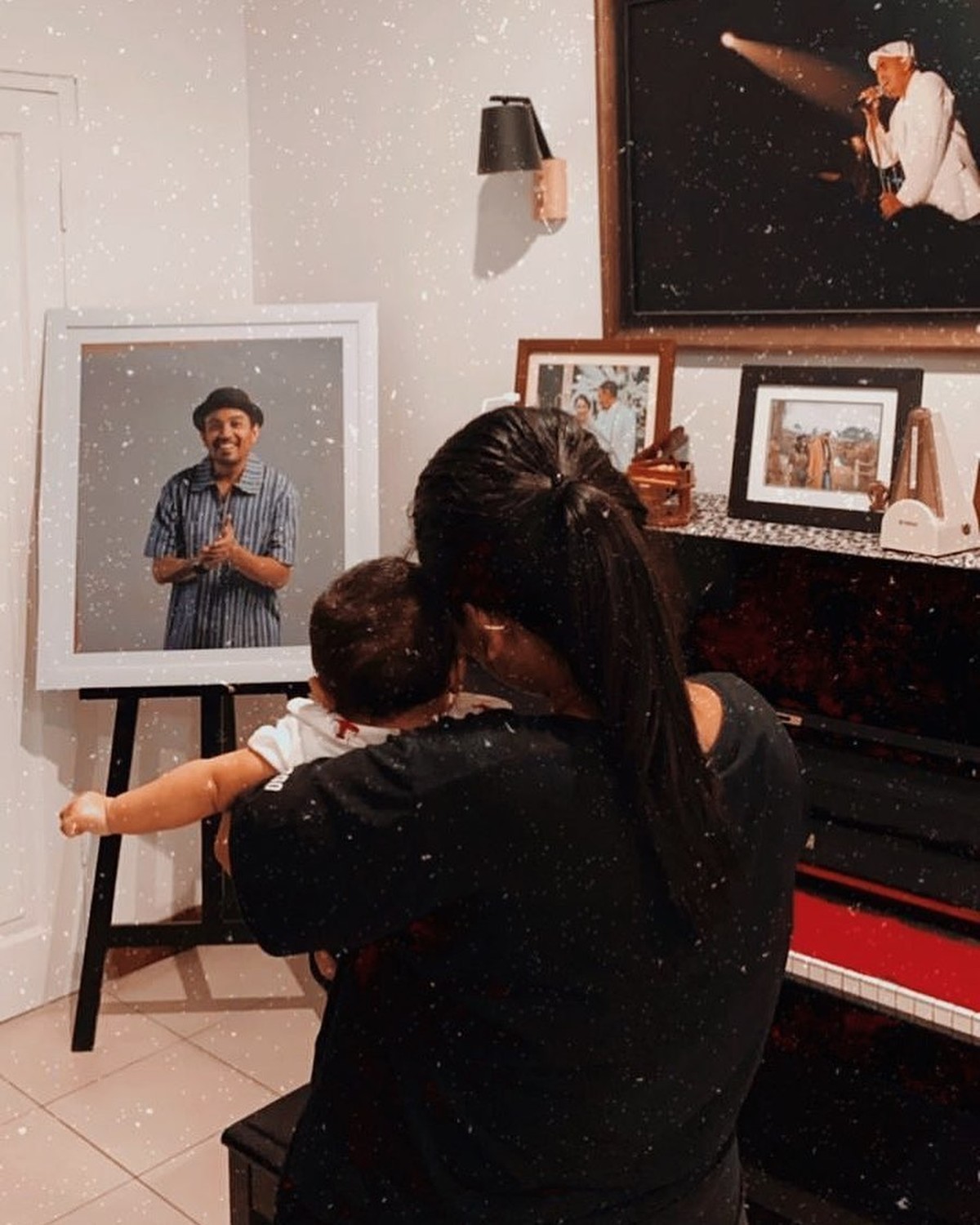 Mutia Ayu kini disibukkan mengurus putri kecilnya&comma; Gewa&period; Yuk kita lihat momen kebersamaan mereka&excl;