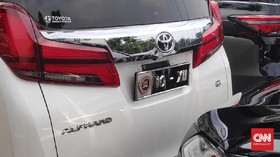 Deret Mobil Mewah Pengacara Pakai Pelat Palsu DPR yang Disita Polisi