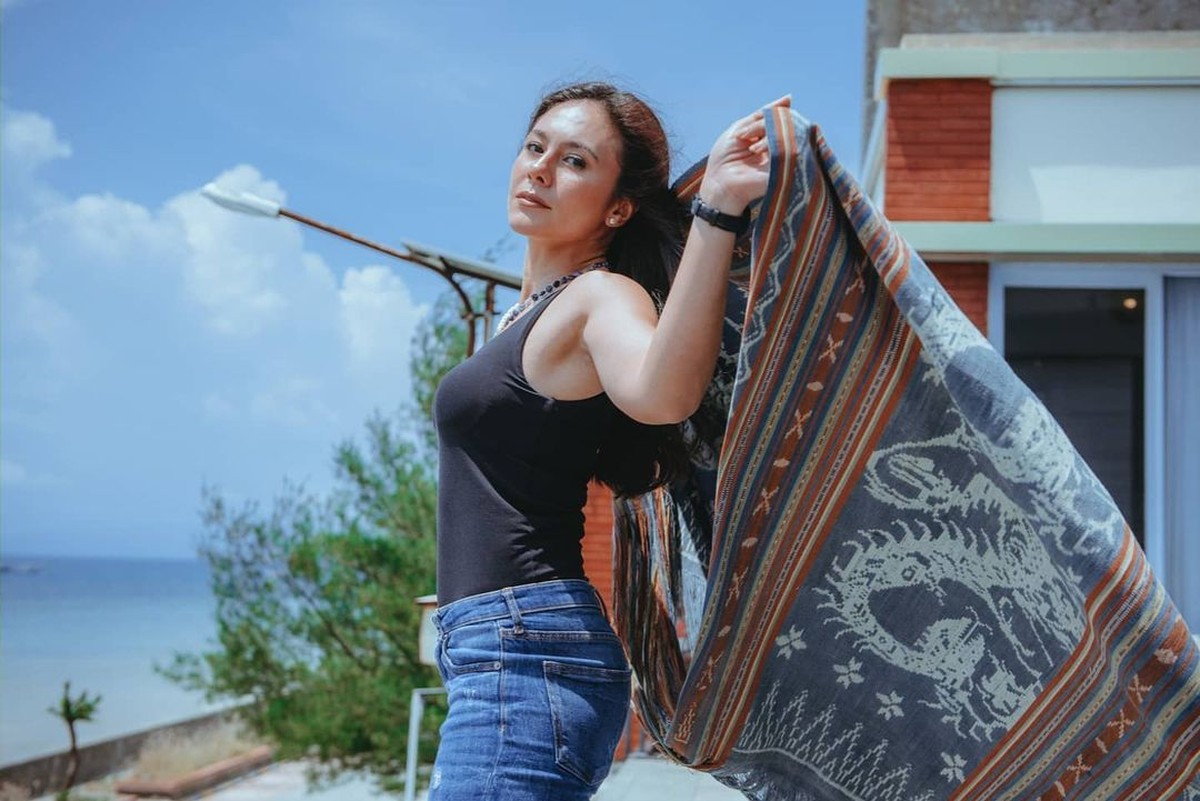 Wulan Guritno tampil semakin seksi setelah bercerai dengan Adilla Dimitri&period; Yuk kita intip penampilan Wulan&excl;