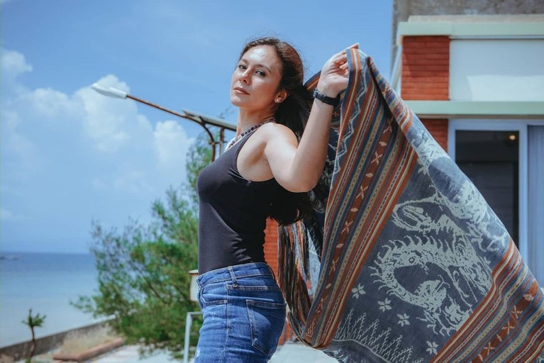 Wulan Guritno tampil semakin seksi setelah bercerai dengan Adilla Dimitri. Yuk kita intip penampilan Wulan!