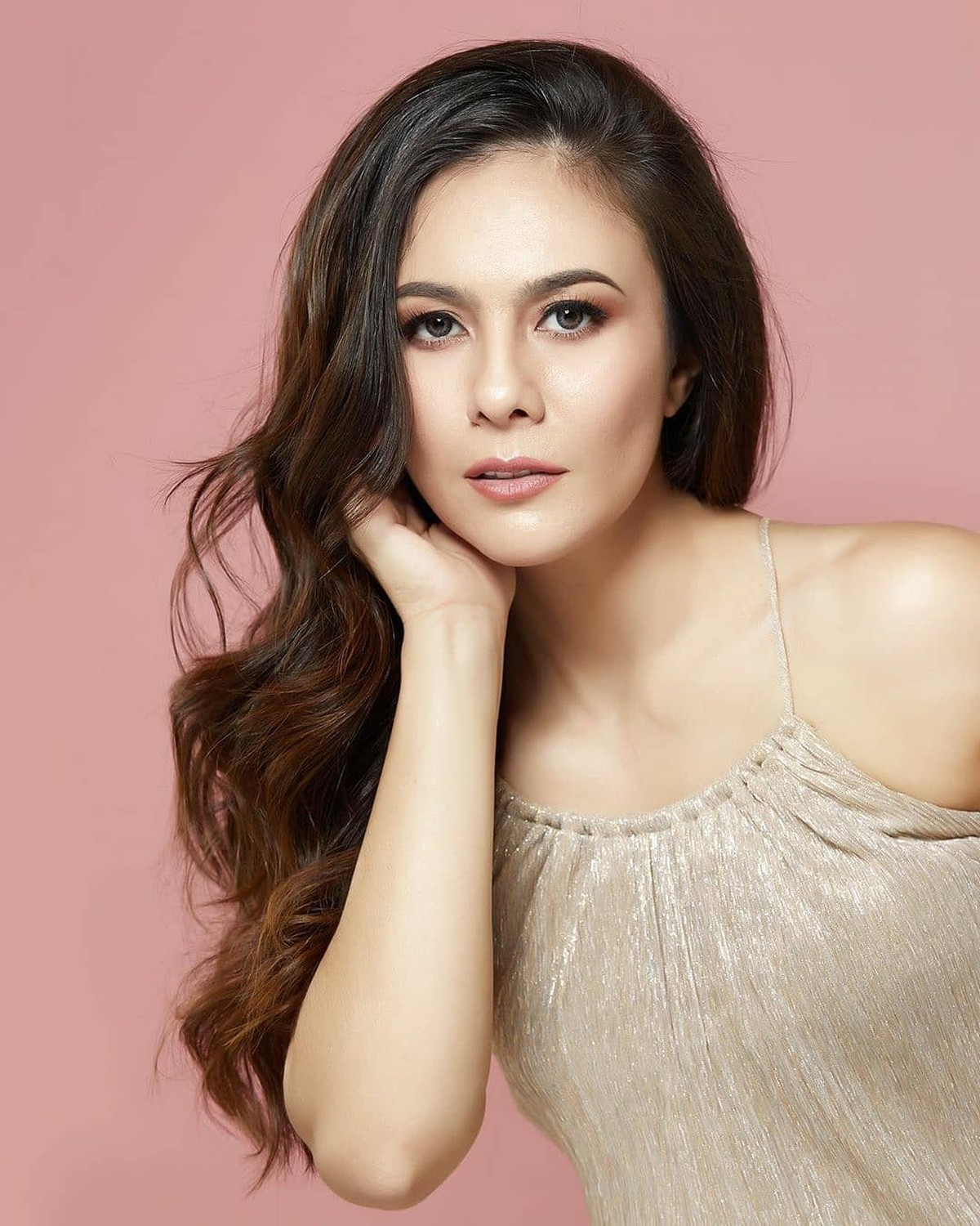 Wulan Guritno tampil semakin seksi setelah bercerai dengan Adilla Dimitri&period; Yuk kita intip penampilan Wulan&excl;