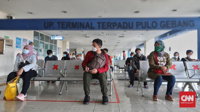 Satgas Covid-19 melaporkan sekolah menjadi salah satu dari lima tempat yang melanggar protokol kesehatan dalam hal menjaga jarak aman.