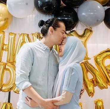 Wajah Kegirangan Roger Danuarta Dapat Kado PS 5 di Ulang Tahun ke-39