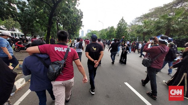 Polisi kembali menangkap sejumlah peserta aksi bela Palestina yang hendak membakar bendera Israel di Kedubes AS, Jakarta.