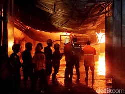 Kebakaran di Lebak Bulus Jaksel, 13 Mobil Damkar Diterjunkan
