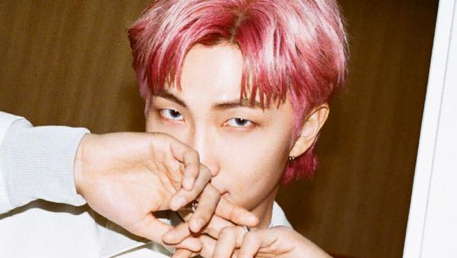 RM BTS memiliki 176 karya yang mencantumkan namanya. Hal itu ia capai di usia yang masih muda yakni 26 tahun.
