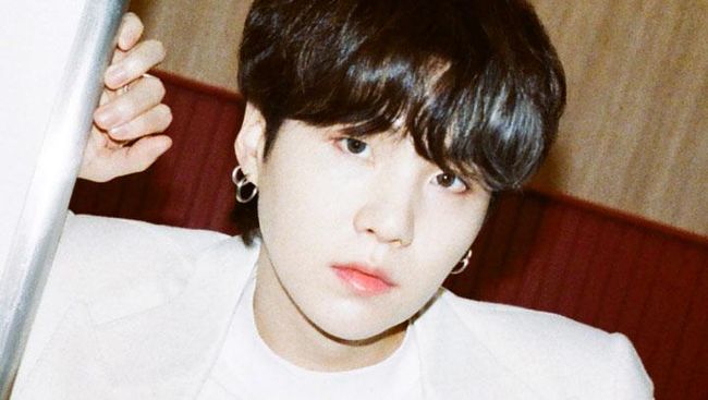 Para penggemar BTS mengirim doa untuk Suga yang terkonfirmasi positif pada Jumat (24/12).