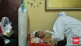 FOTO: Berjibaku Cari Penularan Covid Klaster RT di Cipayung