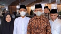 <p>Resepsi pernikahan digelar tertutup dan dihadiri oleh sejumlah tokoh Tanah Air. Salah satunya Gubernur DKI Jakarta Anies Baswedan. (Foto: Instagram: @supirustadz)</p>