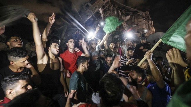 FOTO: Sorak Warga Gaza Sambut Gencatan Senjata Hamas-Israel