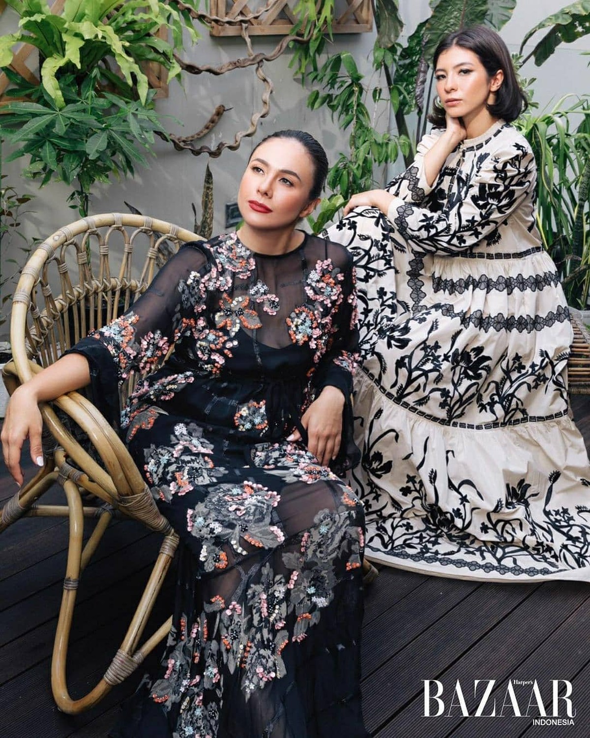 Pasangan ibu anak&comma; Wulan Guritno dan Shalom Razade sering dikatakan sebagai kakak adik&period; Yuk kita intip penampilan kece mereka&excl;